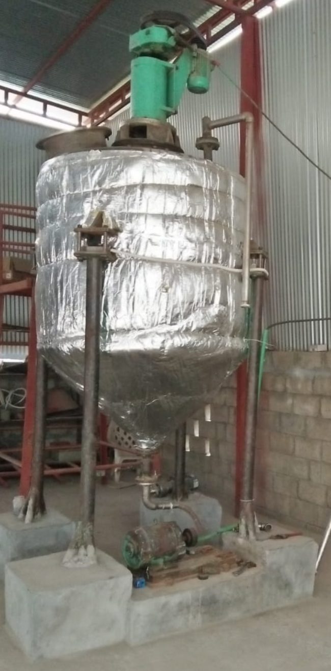 Insulated 2000 litre stainless steel reactor with agitator