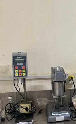 Rotational viscometer used for drilling fluid rheology